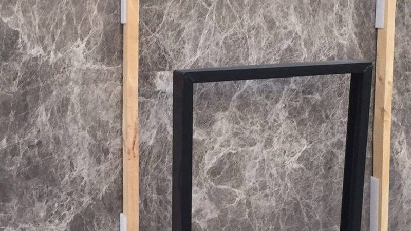 透光石灯箱与亚克力灯箱：材质与工艺的差异化解析